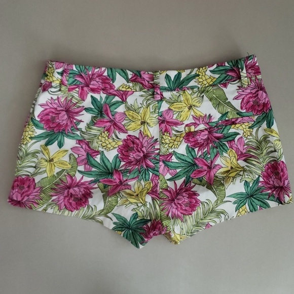 H&M TROPIC FLORAL SHORTS - Picture 2 of 3